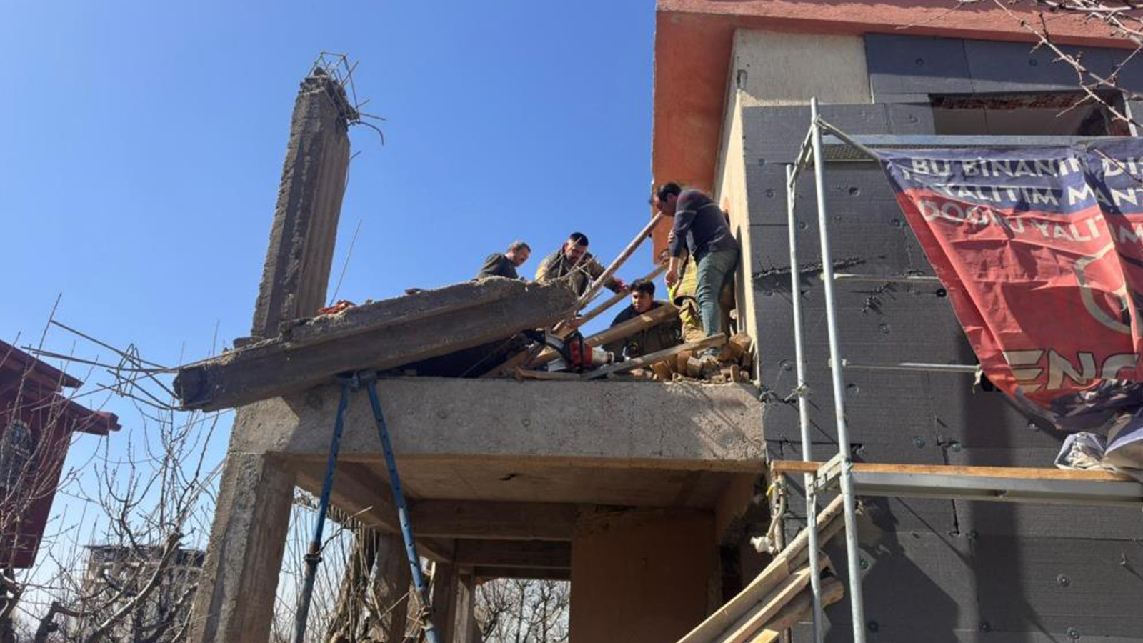 Ankara'da inşaat alanında çökme: 1'i ağır, 2 yaralı