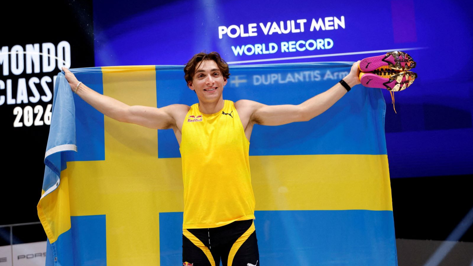 Duplantis arka planda kendi şarkısı çalarken 15. kez dünya rekorunu kırdı