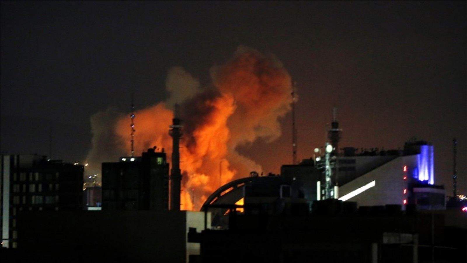 İran medyası: Tahran'da patlama sesleri