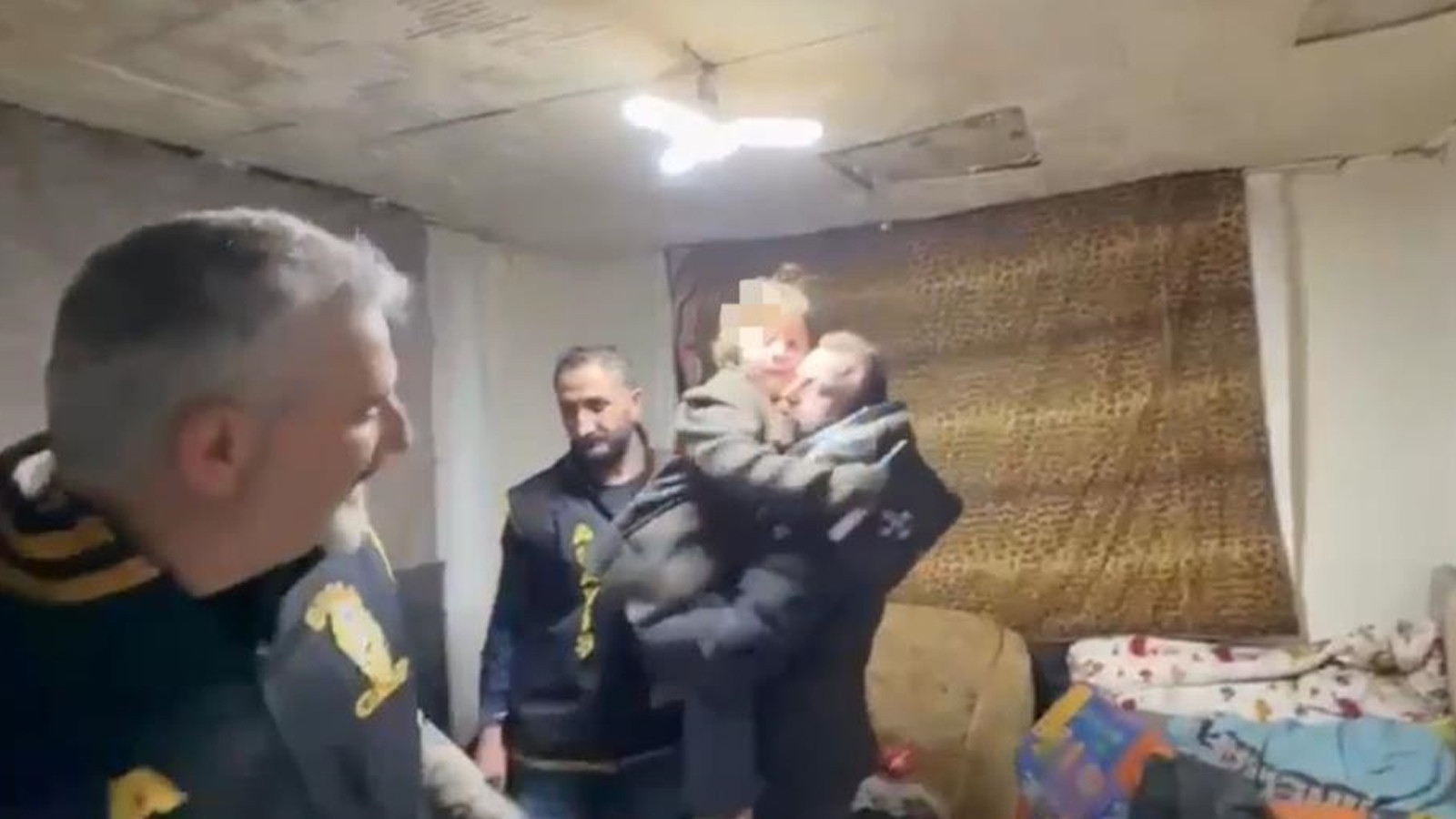 8 yaşındaki çocuğun 7 yıllık esareti! Alman anneden kaçırılan çocuk harabe evde bulundu