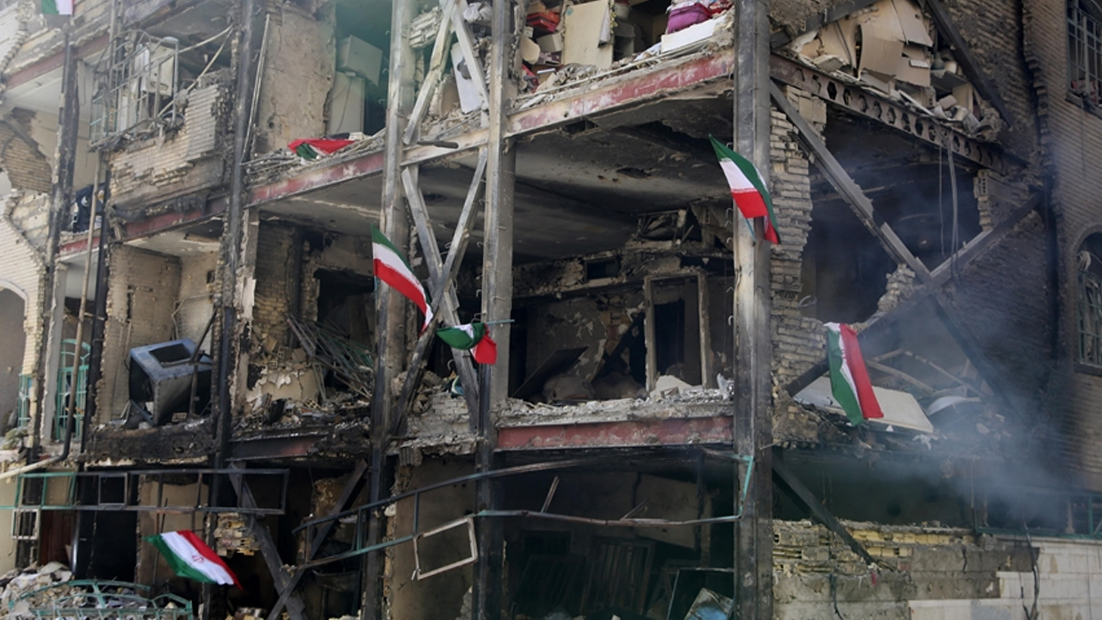 İran Kızılayı saldırıda hasar olan yapıları açıkladı