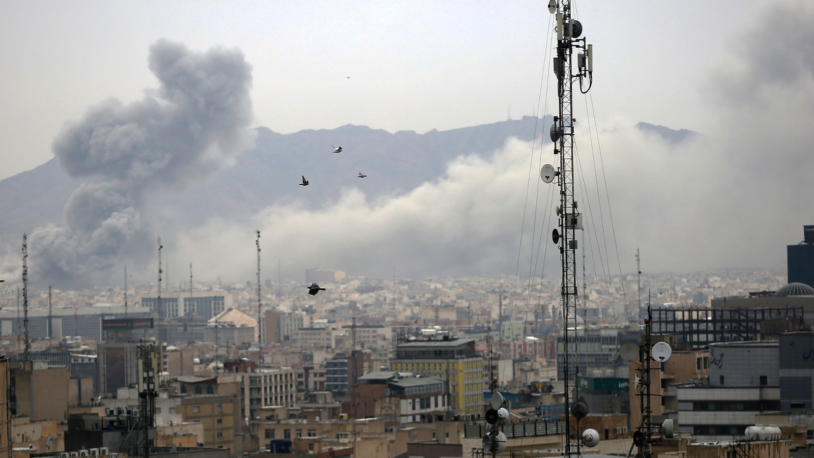 İran, son füzeli misillemesinde Tel Aviv'i vurdu! Trump duyurdu: Çok sayıda ülke savaş gemisi gönderecek