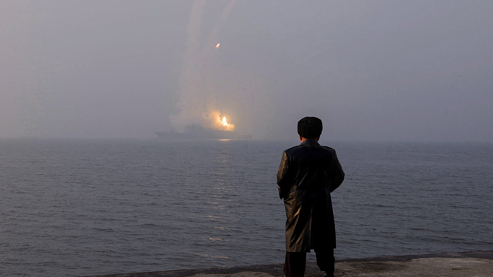 Tatbikat gölgesinde gerilim: Kuzey Kore füze fırlattı
