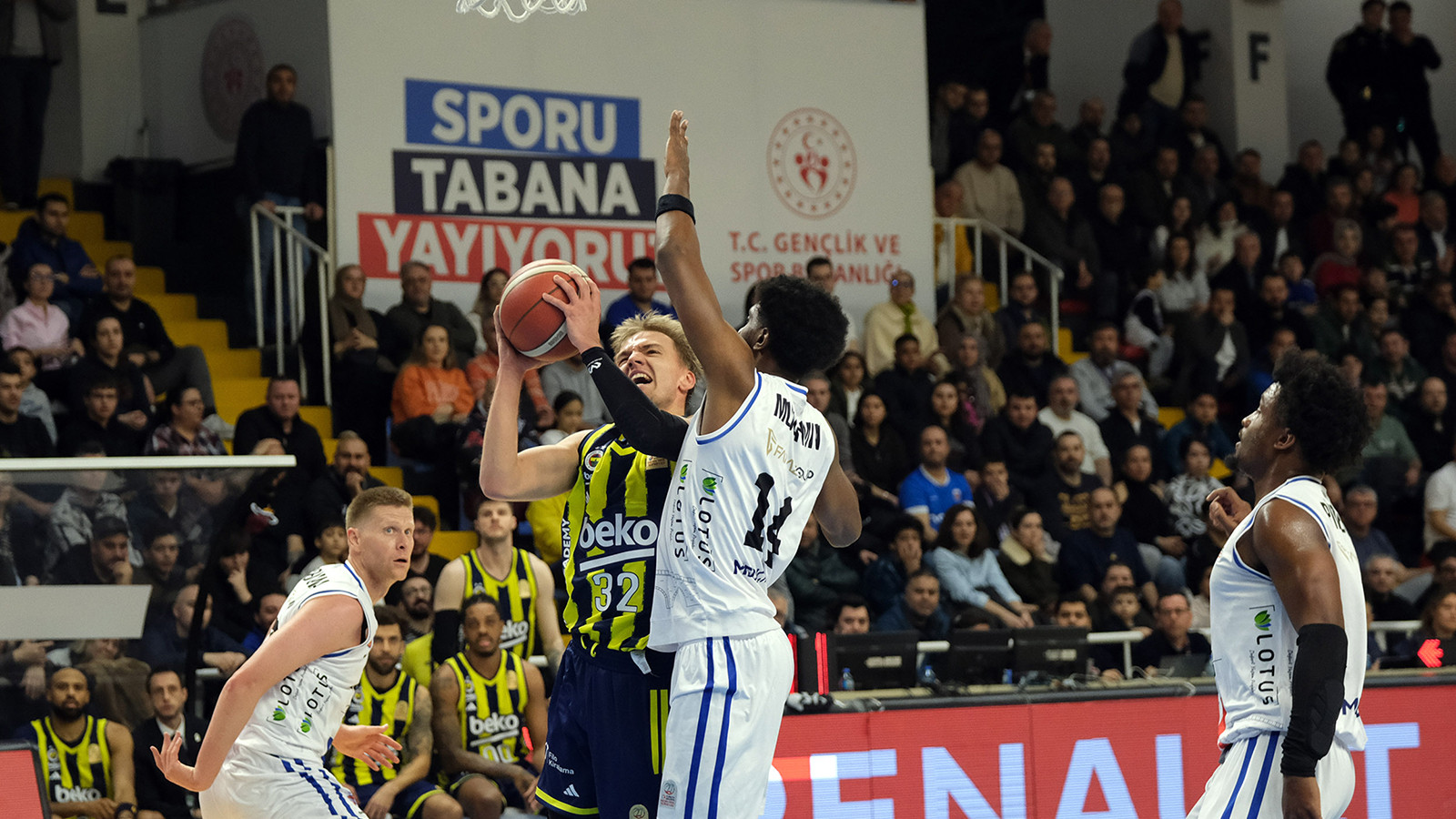 Fenerbahçe Yöneticisi Cem Ciritçi: "Büyükçekmece Başkanı, kadın ve çocukların da bulunduğu bir gruba küfür ve darp talimatı verdi"