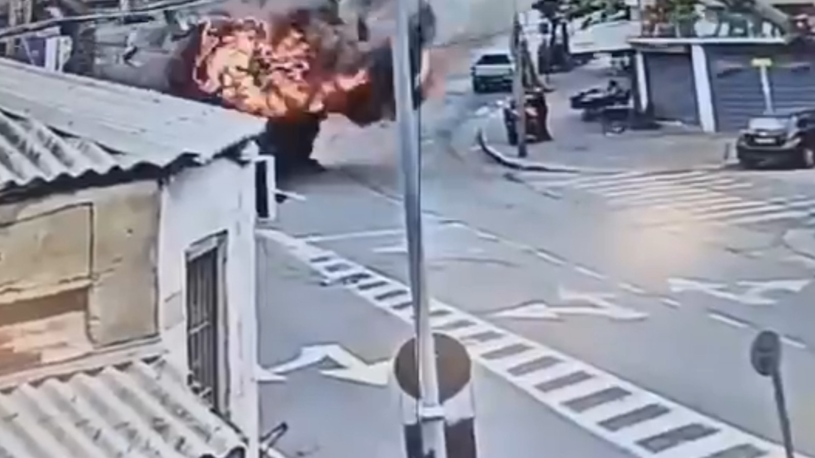 İran füzesi İsrail'in merkezine düştü!