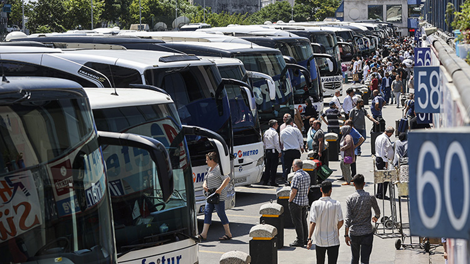 İstanbul'da bayram göçü hazırlığı! Biletler tükeniyor