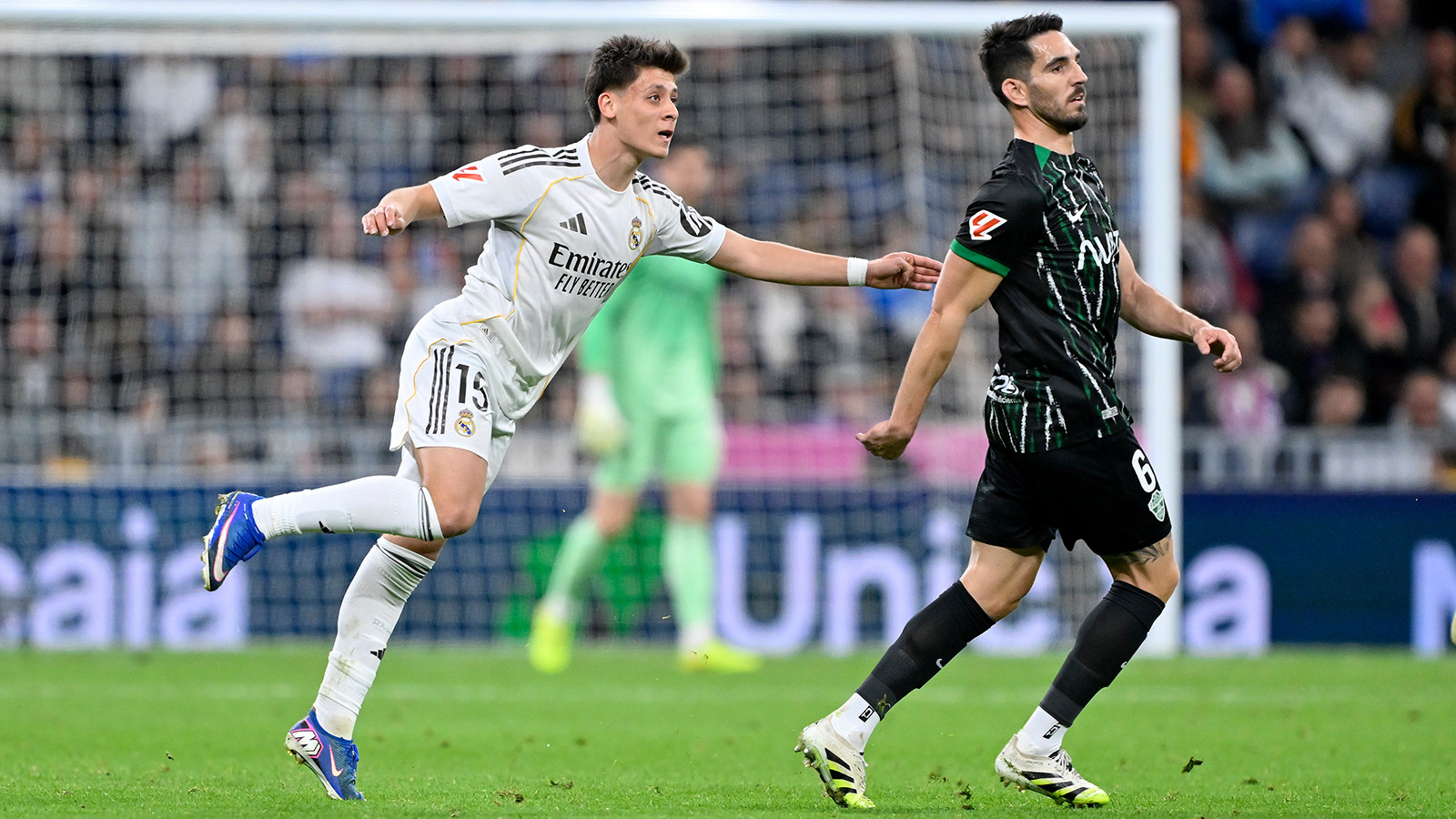 İşte futbol tarihinin en uzaktan atılan 10 golü! Arda Güler de artık listede