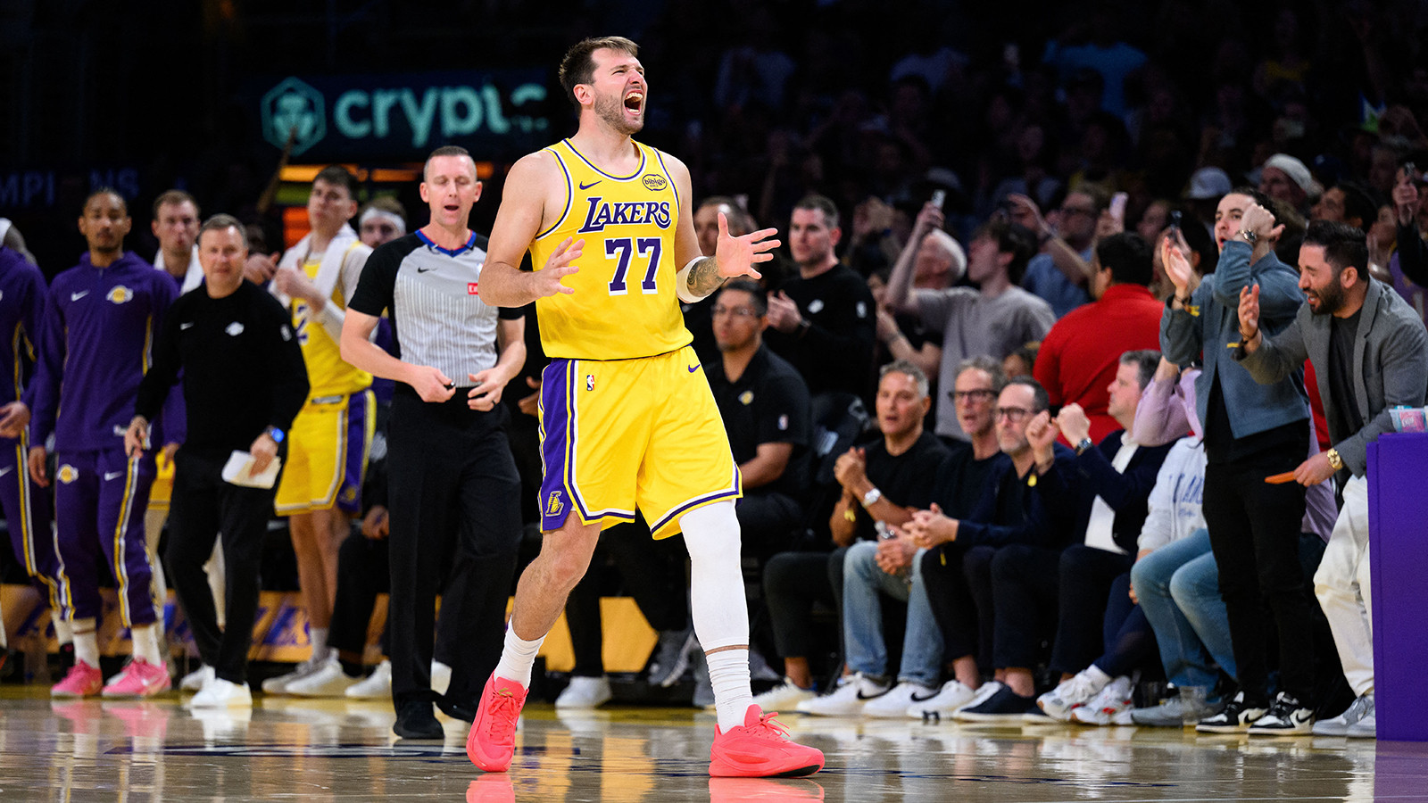 Luka Doncic son saniyede Lakers'a galibiyeti getirdi