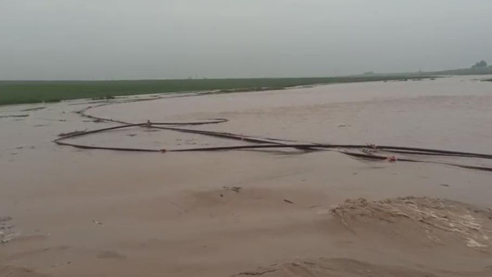 Mardin'de sağanak hayatı felç etti