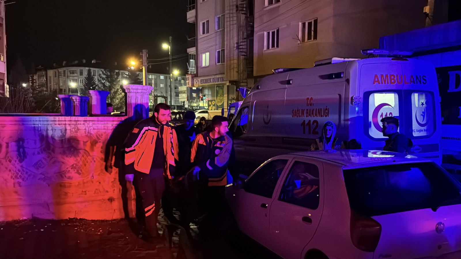 Sivas'ta 15 yaşındaki çocuk evde katliam yaptı: Ortalık kan gölüne döndü