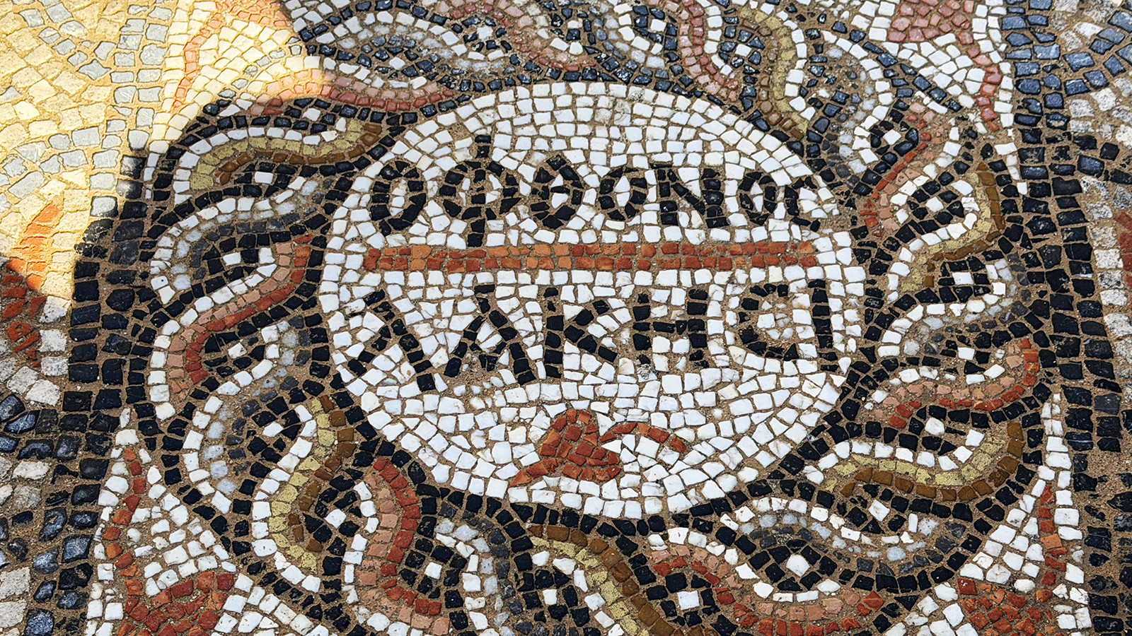 3 bin yıllık antik kentte 'kıskanan çatlasın' mesajı