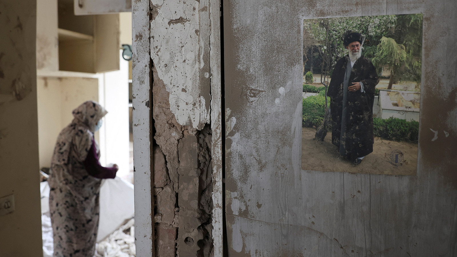 ABD ve İsrail bir okulu daha hedef aldı