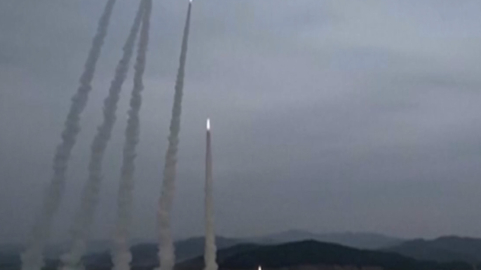 Canı sıkılan Kim Jong Un’dan balistik füzeli gövde gösterisi!