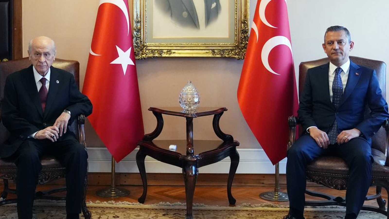 Devlet Bahçeli'den Özgür Özel'e telefon