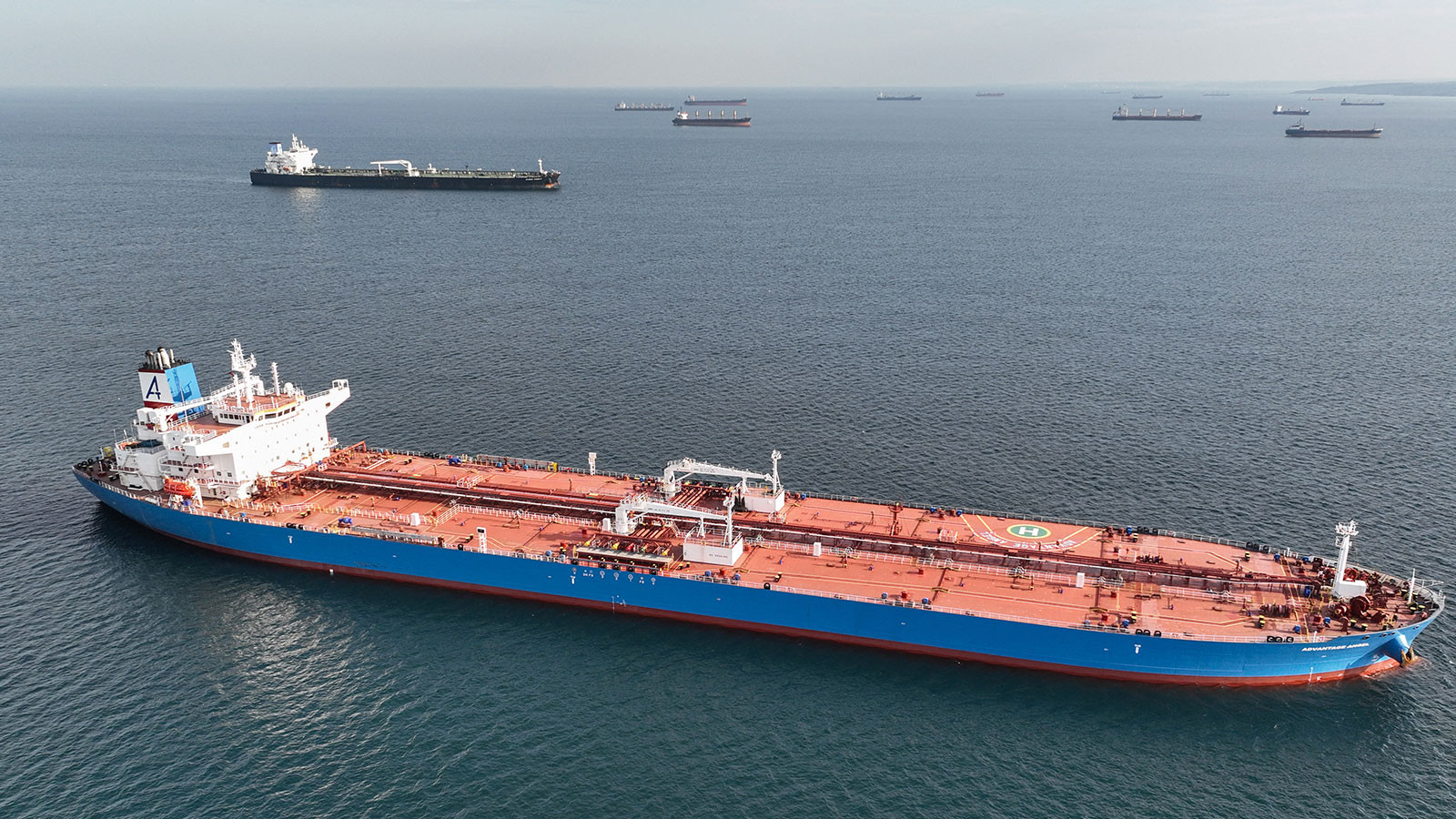 Hürmüz Boğazı'ndan "İran'a ait olmayan" ilk petrol geçti