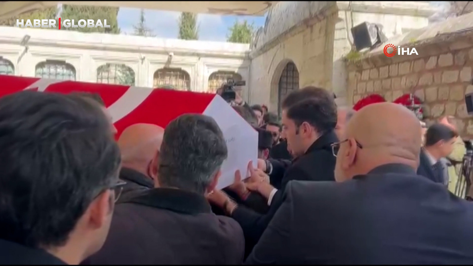 İlber Ortaylı için Fatih Camii'nde cenaze töreni düzenleniyor