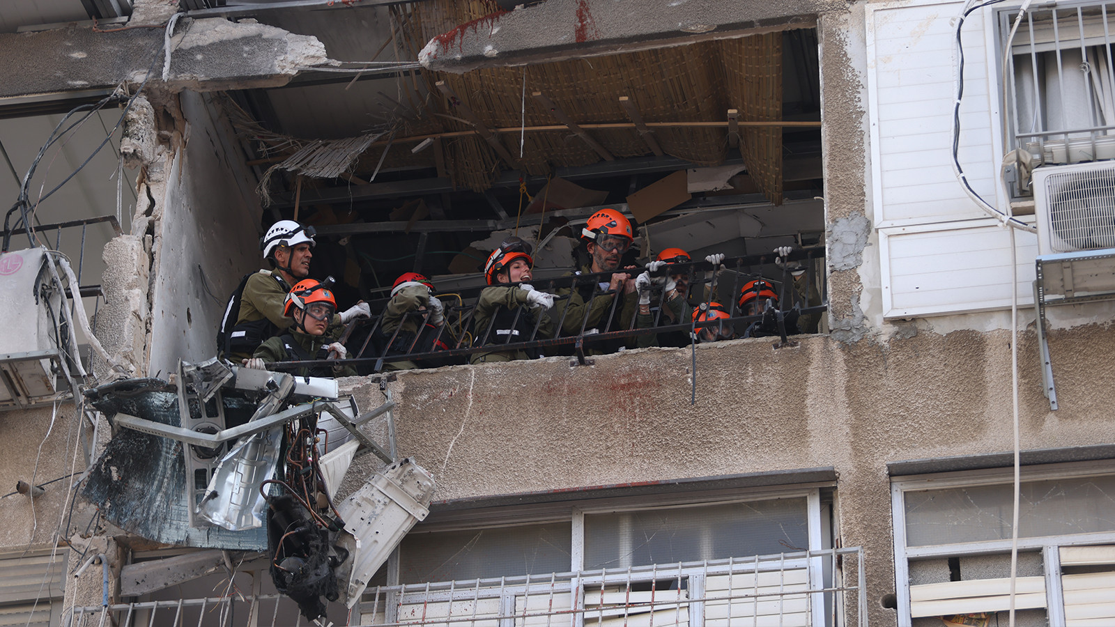 İran'dan İsrail'e yeni füze saldırısı! Tel Aviv'de sirenler çaldı