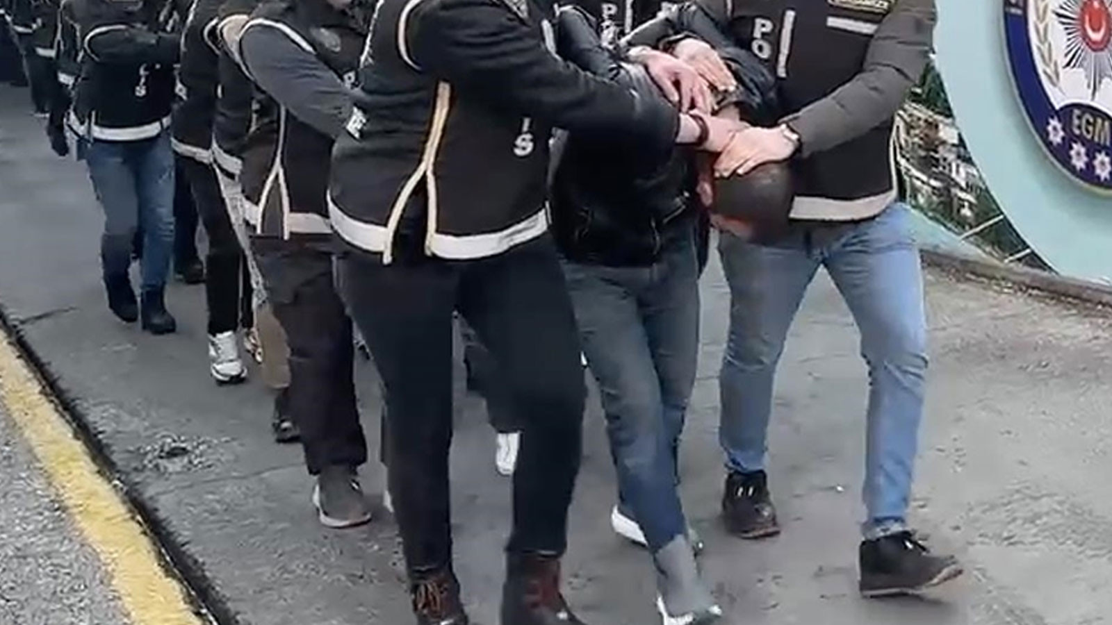 Ankara'da çeşitli suçlardan aranan 103 şüpheli gözaltına alındı