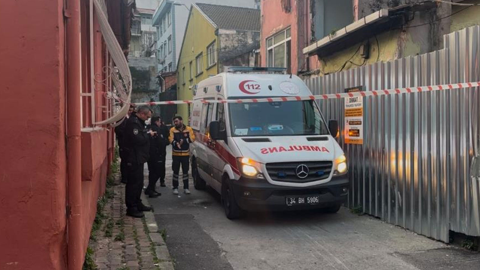 Beyoğlu'nda 2 katlı evde yangın! 2 yaşındaki bebek hayatını kaybetti