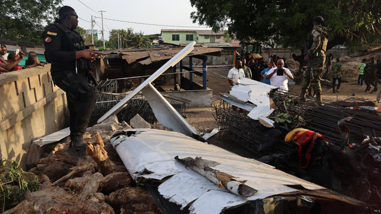 Gana'da uçak kazası: 2 kişi hayatını kaybetti