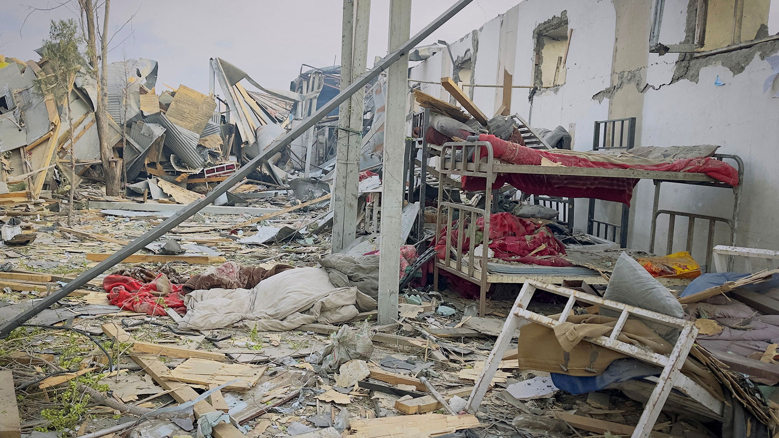 Kabil'de hastaneyi bombaladılar: Ölü sayısı 400'e ulaştı