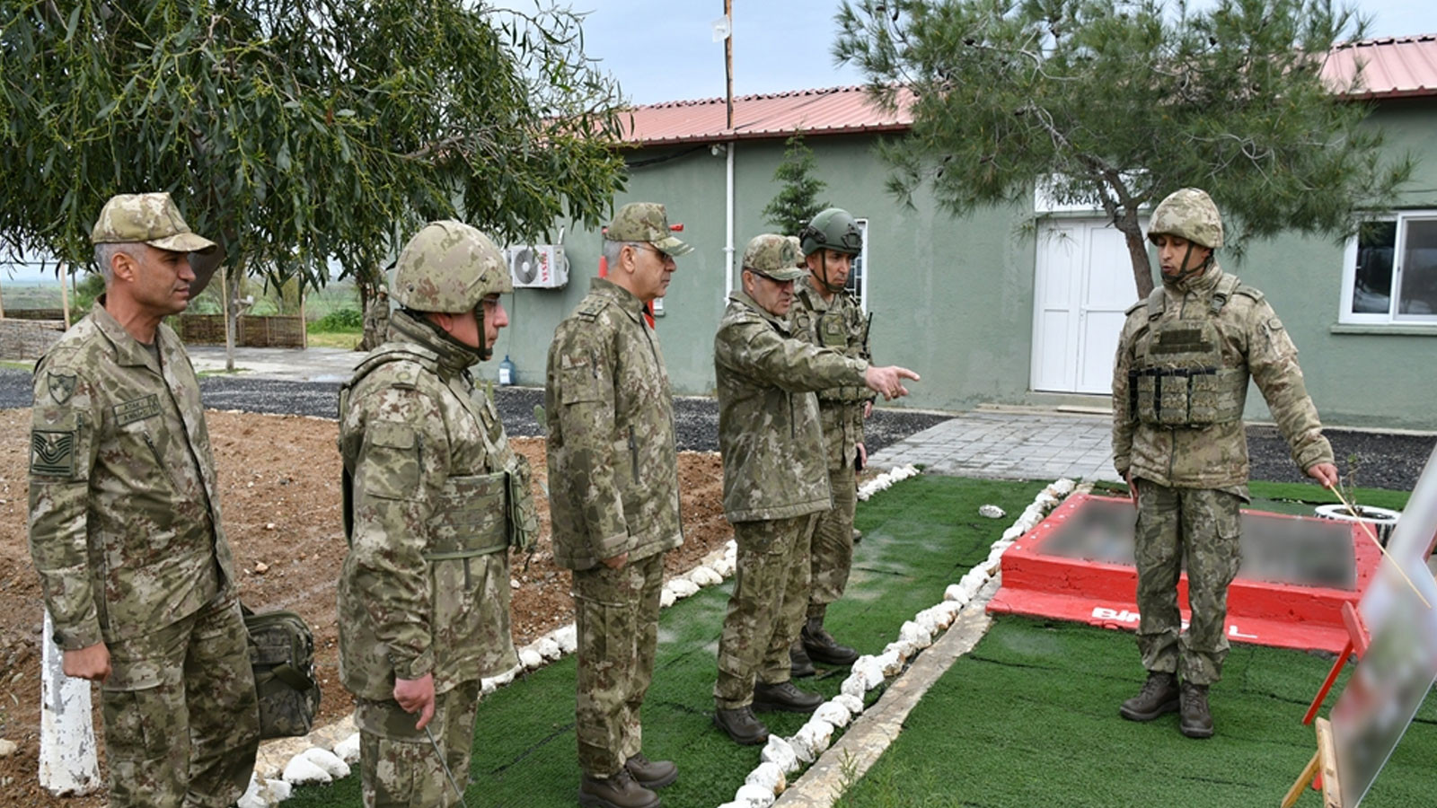Kara Kuvvetleri Komutanı Orgeneral Tokel, KKTC’deki birlikleri denetledi