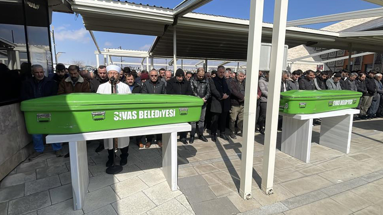 Sivas'ta aile faciası! 15 yaşındaki çocuk babasını ve abisini öldürdü