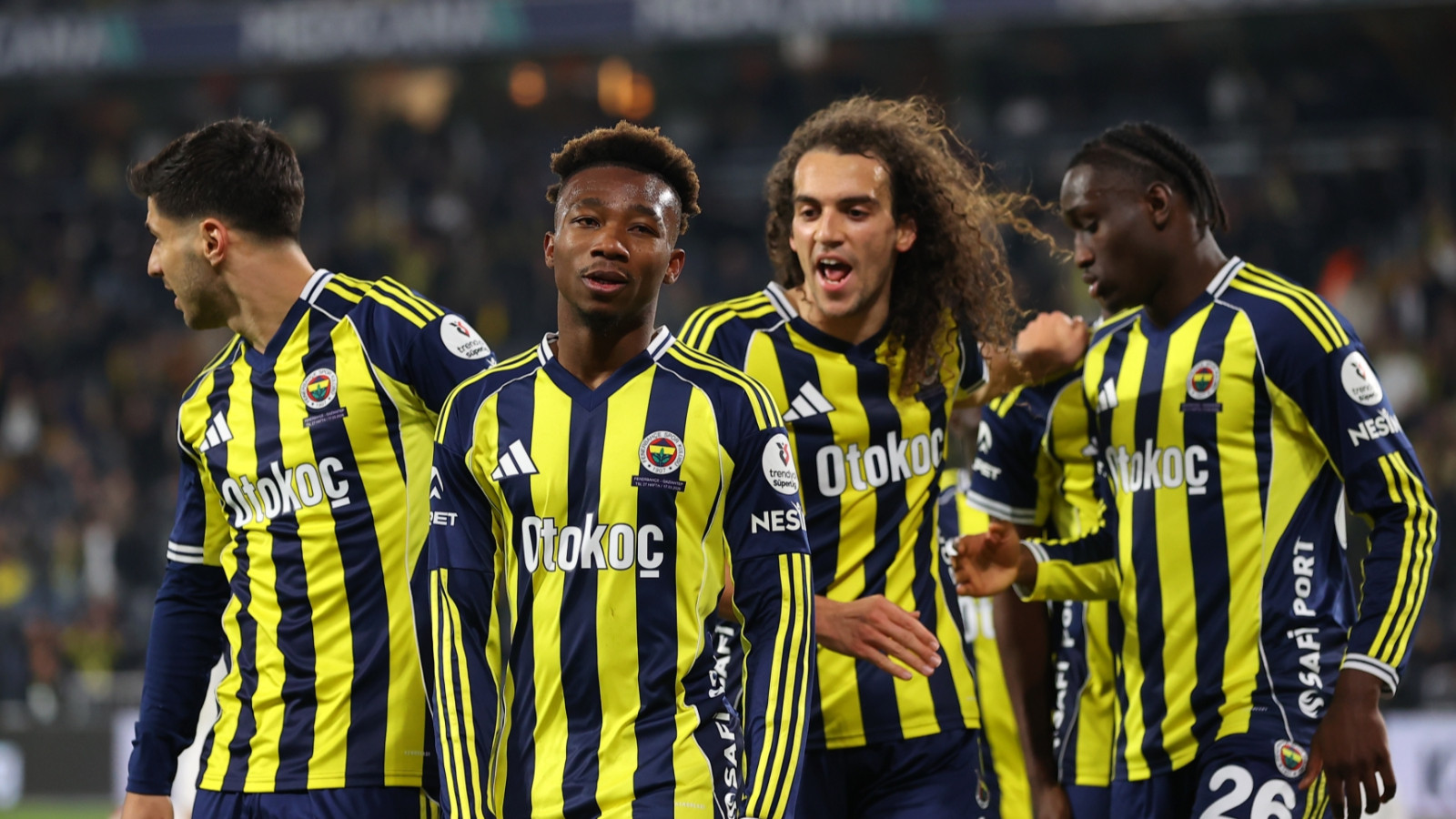 Lig bitti diyenlere Fenerbahçe'den 4 gollü cevap