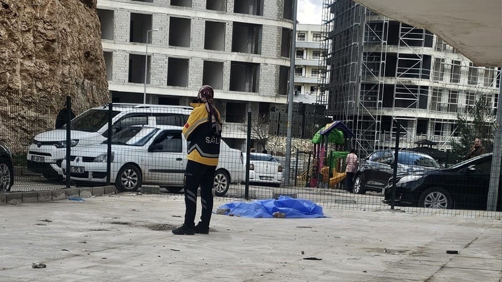 22 yaşındaki Kübra, apartmanın 10'uncu katından düşüp can verdi