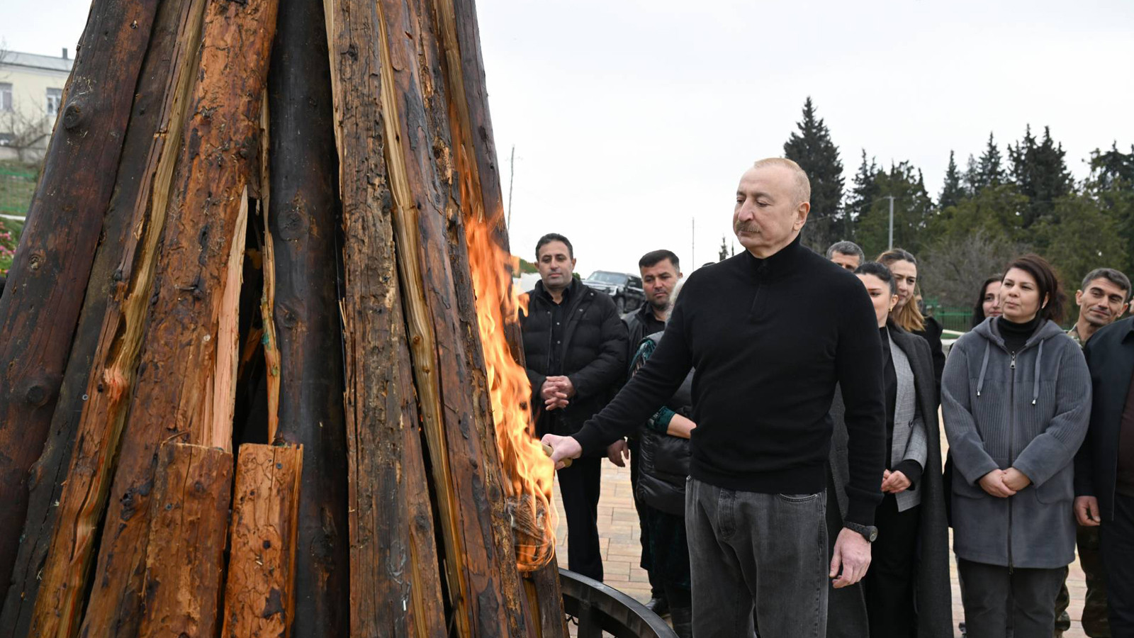 Azerbaycan Cumhurbaşkanı Aliyev, Hocavent'te Nevruz ateşini yaktı