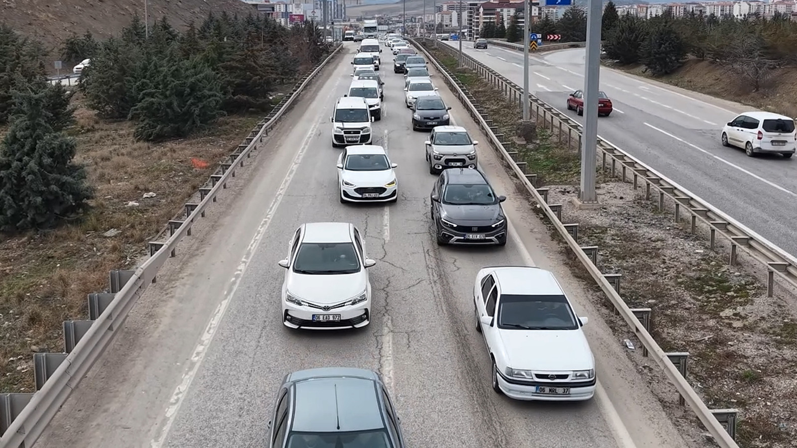 Bayram yoğunluğu başladı: 43 ilin geçiş güzergahında trafik hareketliliği arttı