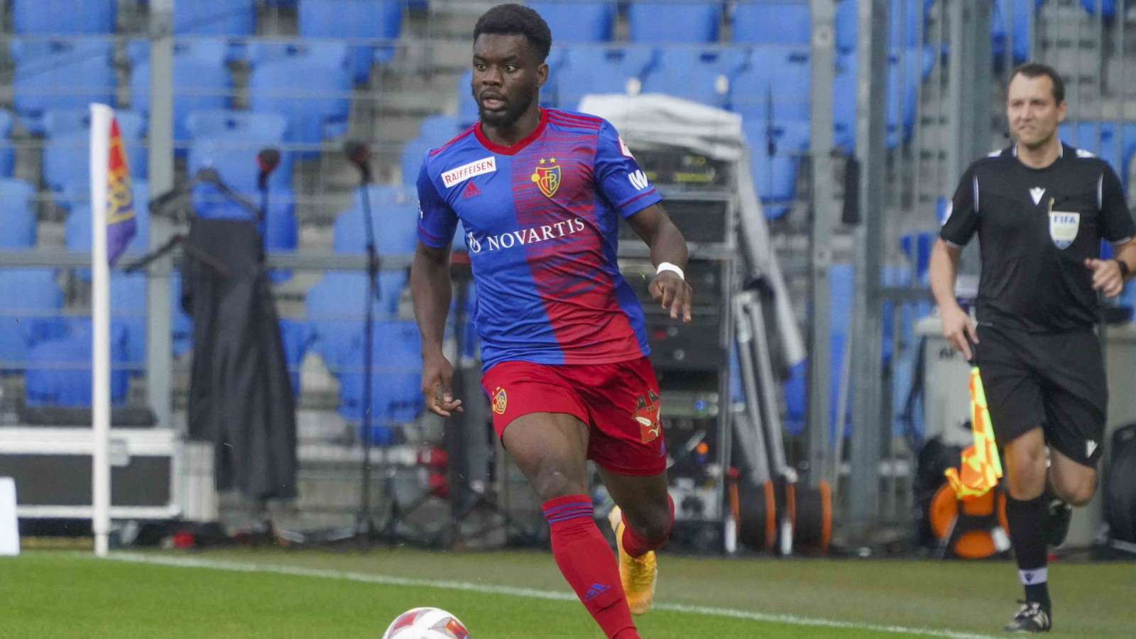 Beşiktaş, Kongolu golcü Afimico Pululu'nun peşinde