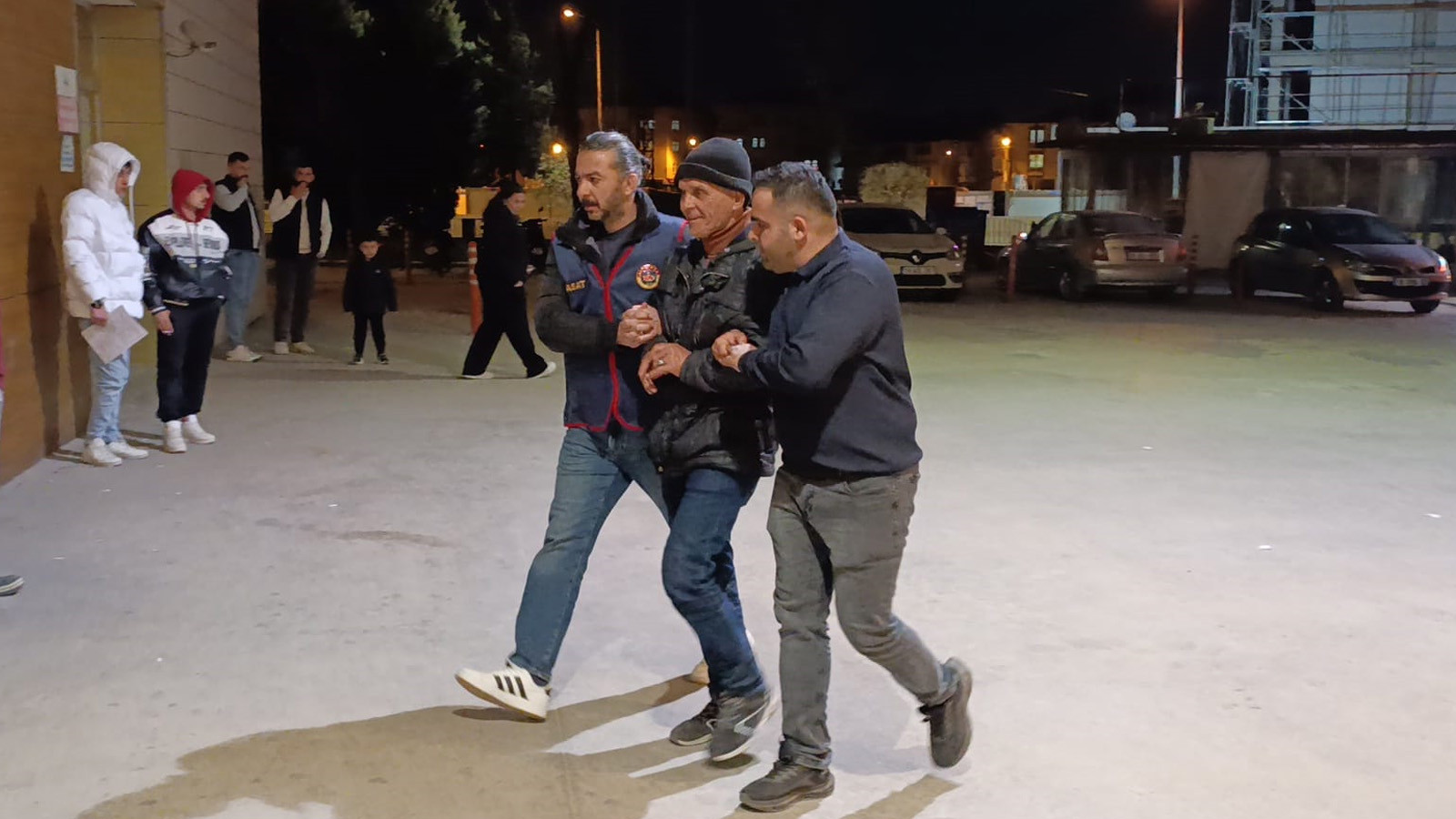 Bursa'da ev hapsi cezasını ihlal eden hükümlü dolmuşta yakayı ele verdi