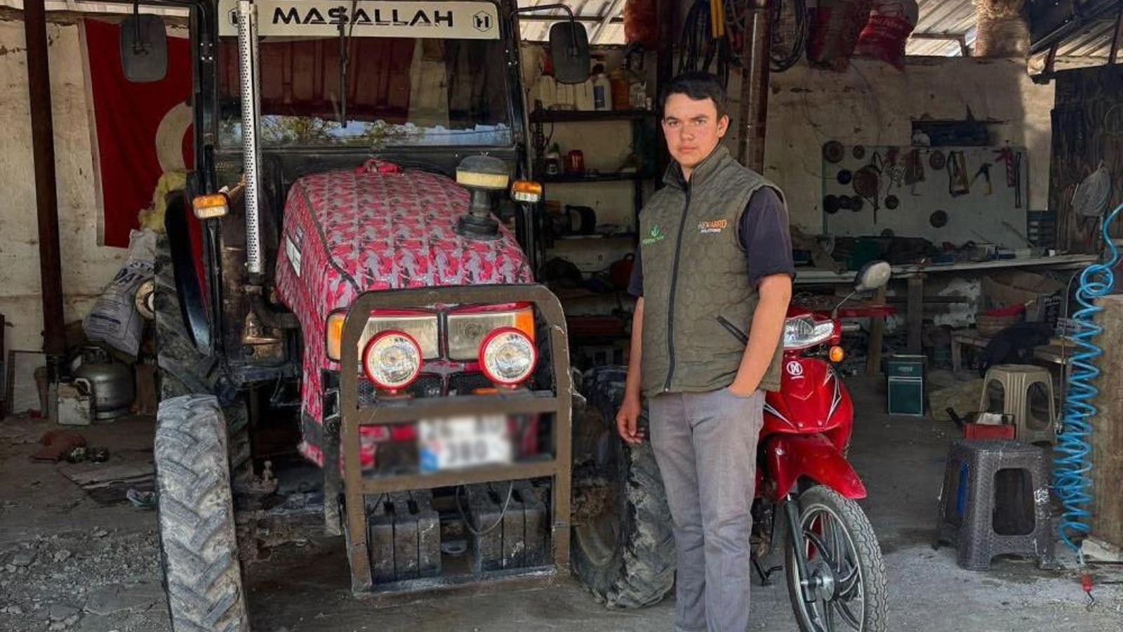 Eskişehir'de traktör yıkarken akıma kapılan çocuk can verdi