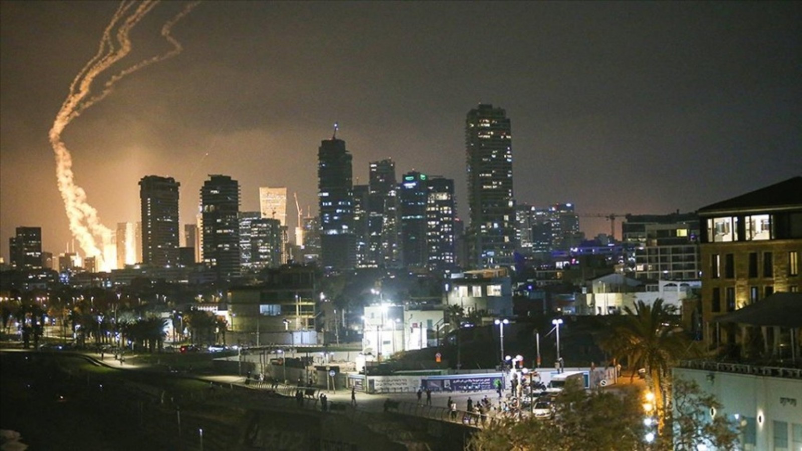 İran'dan Tel Aviv'e füze saldırıları: ''100'den fazla hedefi vurduk''