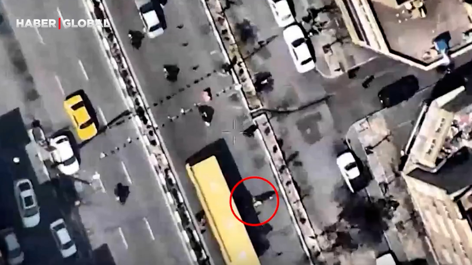 İsrail görüntüleri paylaştı:İranlı komutan otobüsten indiği an öldürüldü