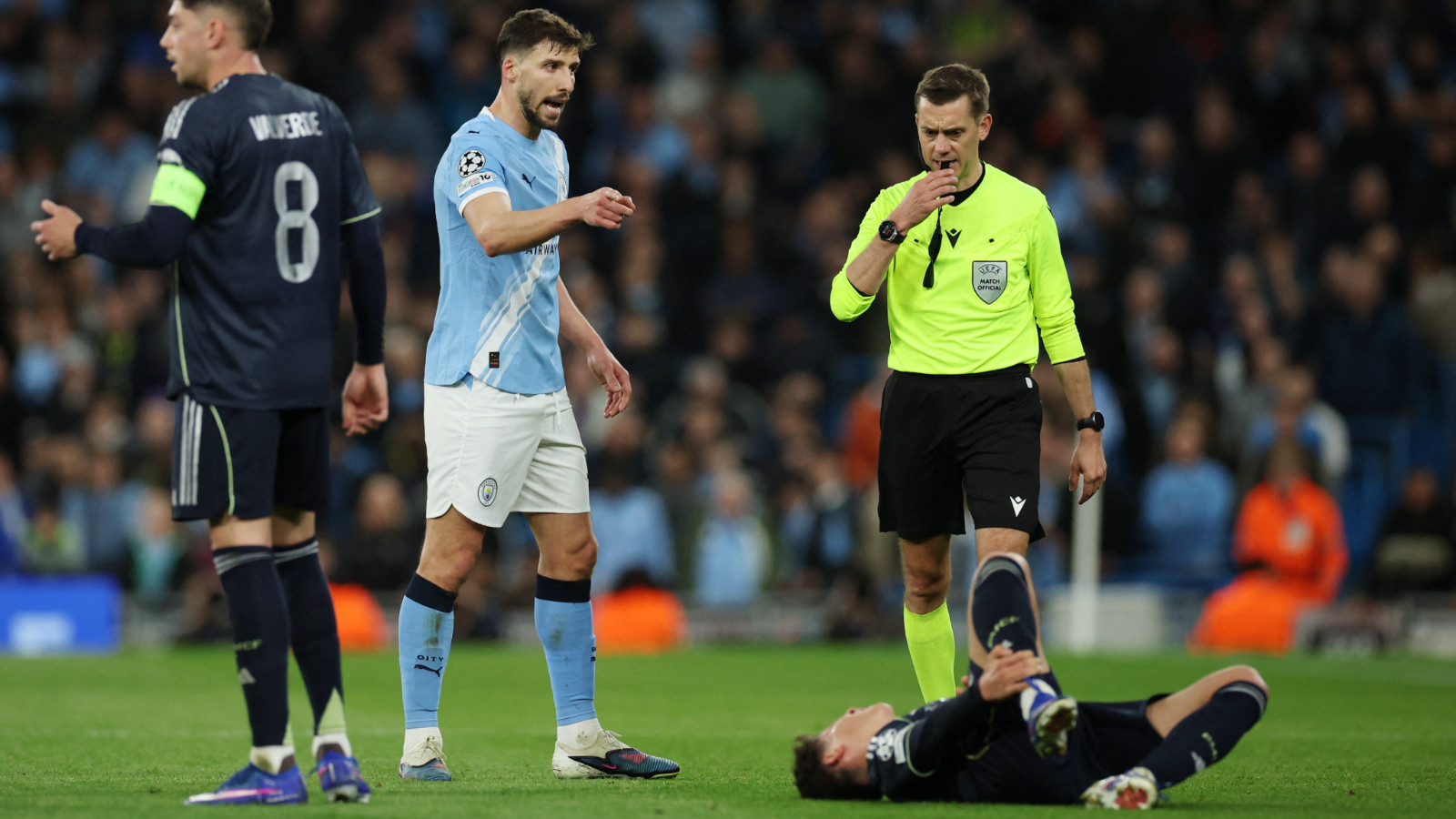 Ruben Dias'ın Arda Güler'e tekmesi sonrası ortalık karıştı, maç bitti kavga bitmedi