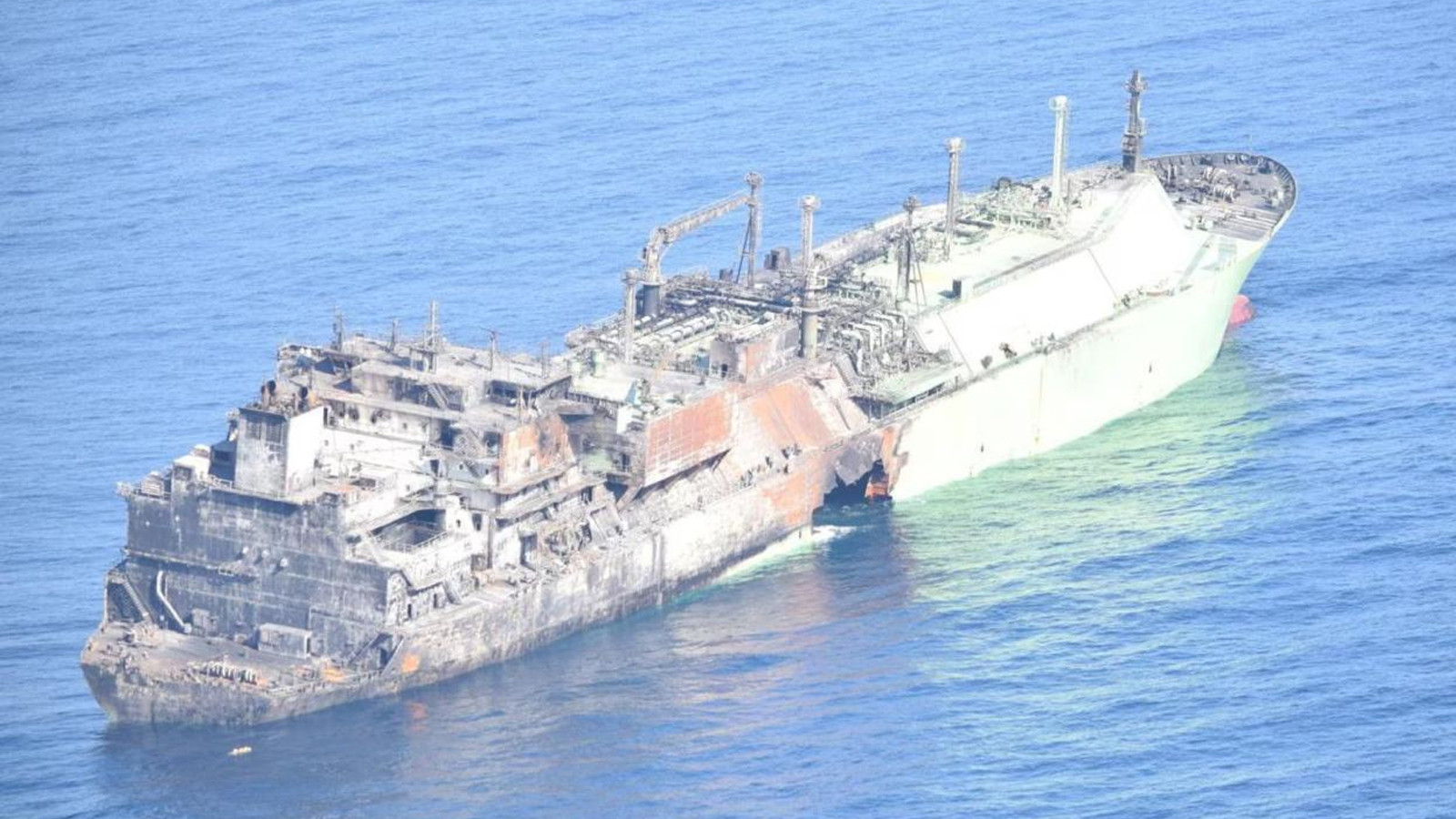 Akdeniz’de sürüklenen yakıt dolu Rus tankeri: Her an patlayabilir