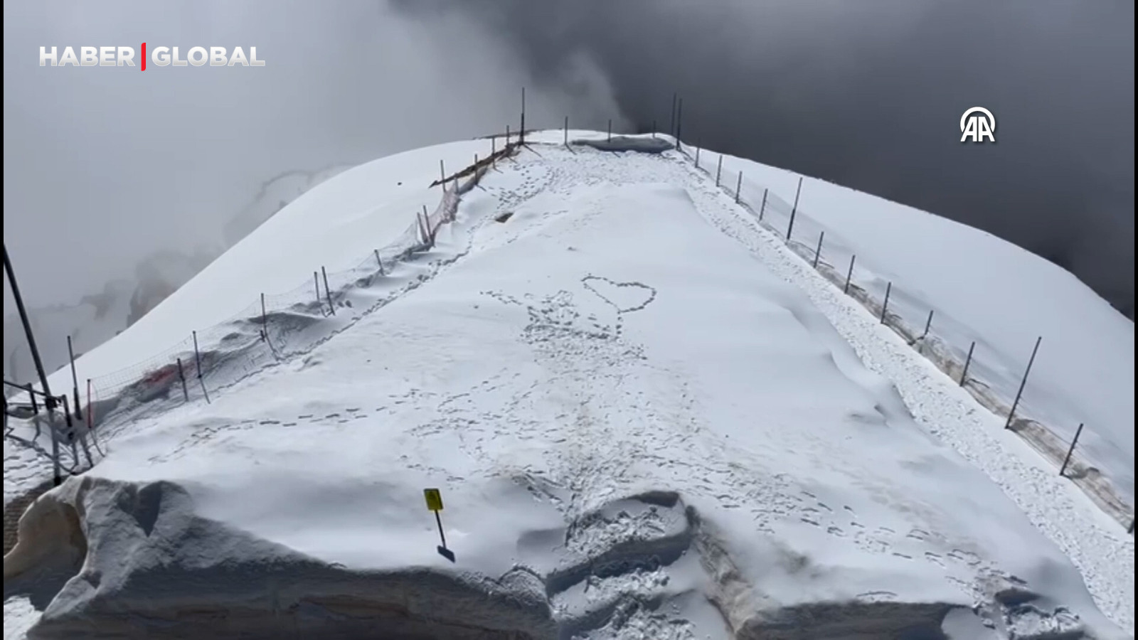 Antalya'daki Tahtalı Dağı'nın zirvesi beyaza büründü