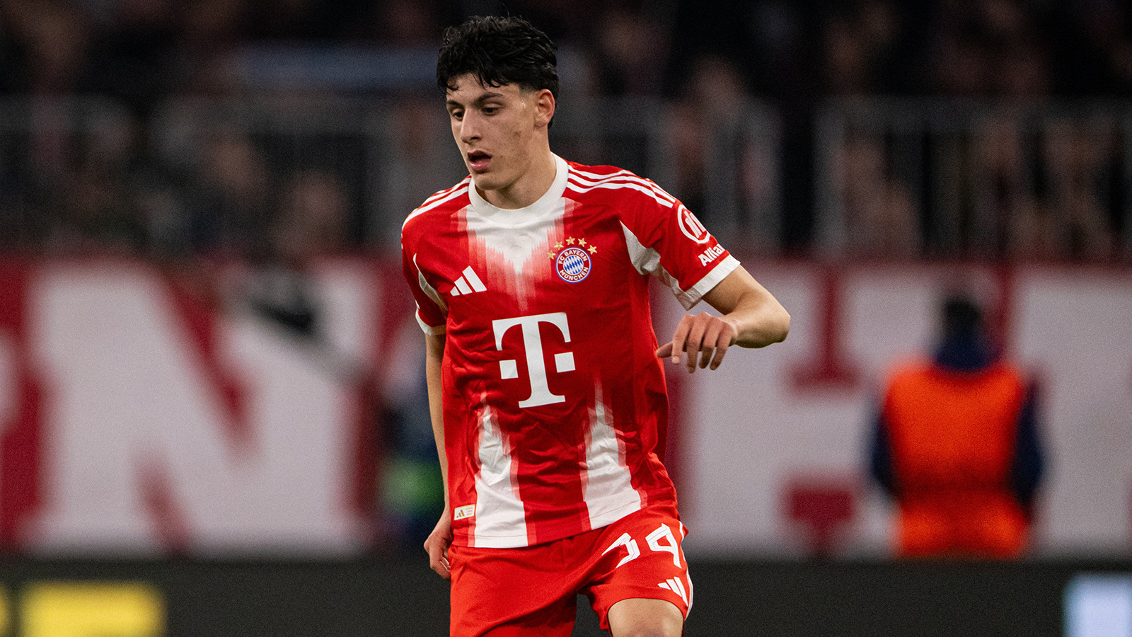 Bayern Münih'te dikkat çeken bir Türk! Deniz Ofli, Devler Ligi'nde siftah yaptı