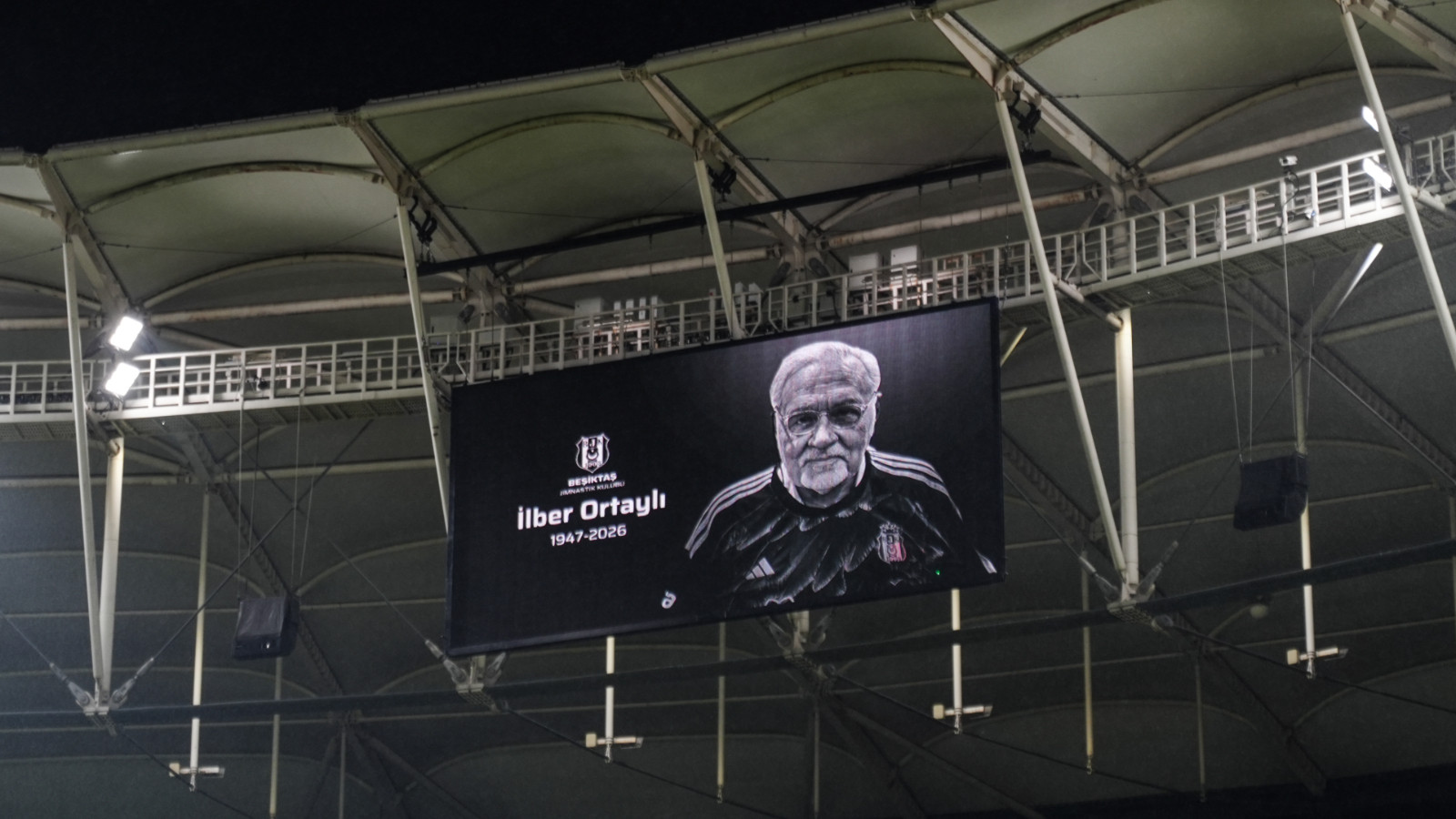 Beşiktaş taraftarı İlber Ortaylı'yı unutmadı