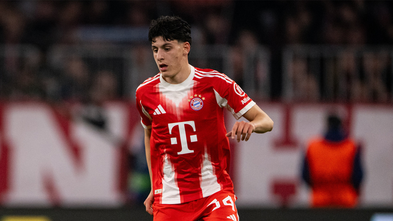 Deniz Ofli, ilk resmi maçına Şampiyonlar Ligi'nde çıktı