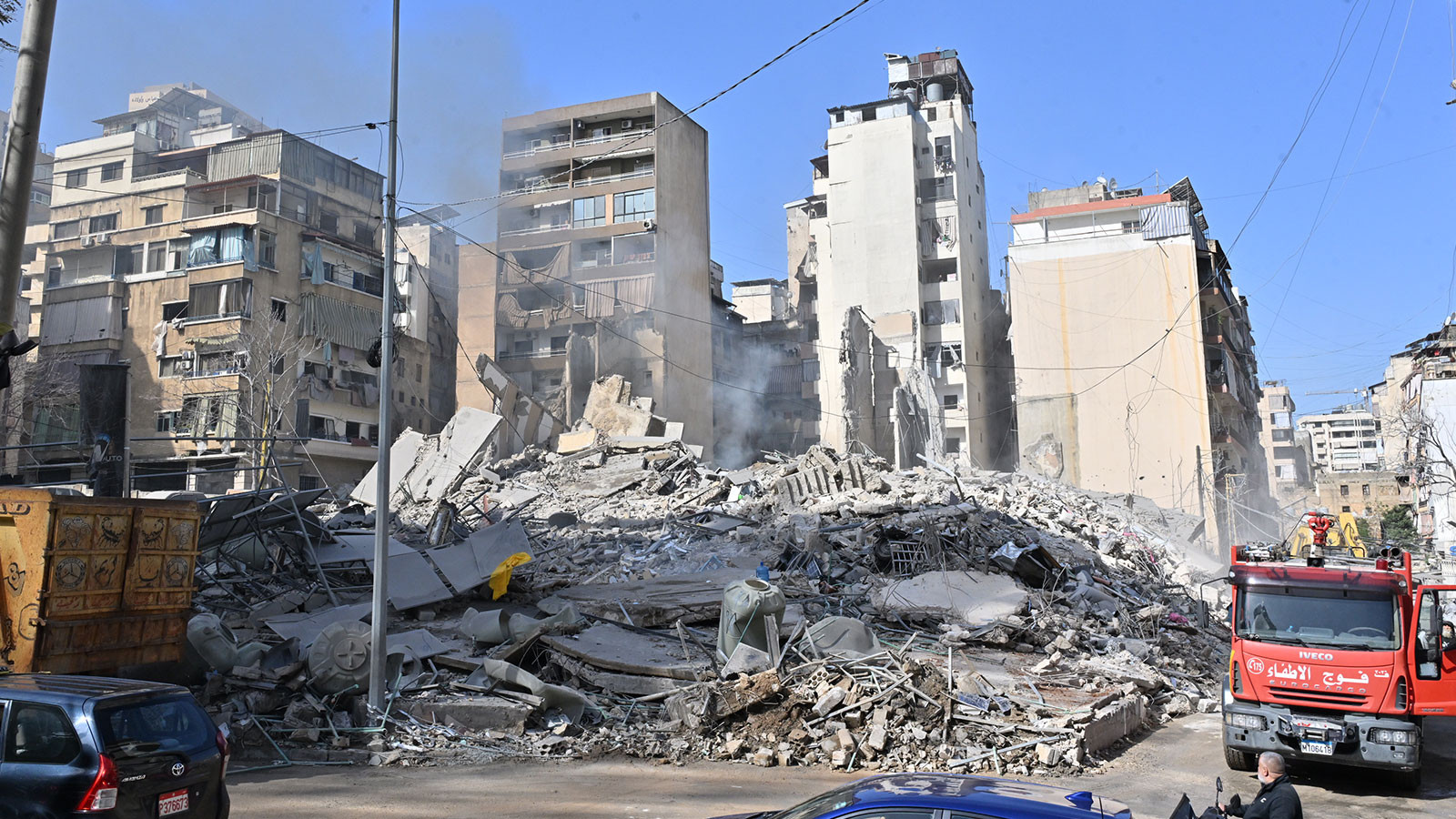 İsrail, Lübnan'ı hedef almaya devam ediyor! Bir bina daha yerle bir edildi