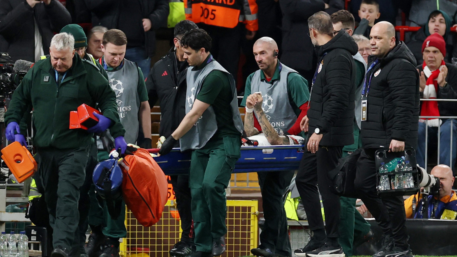 Noa Lang'ın parmağına ne oldu? Liverpool'da talihsiz an