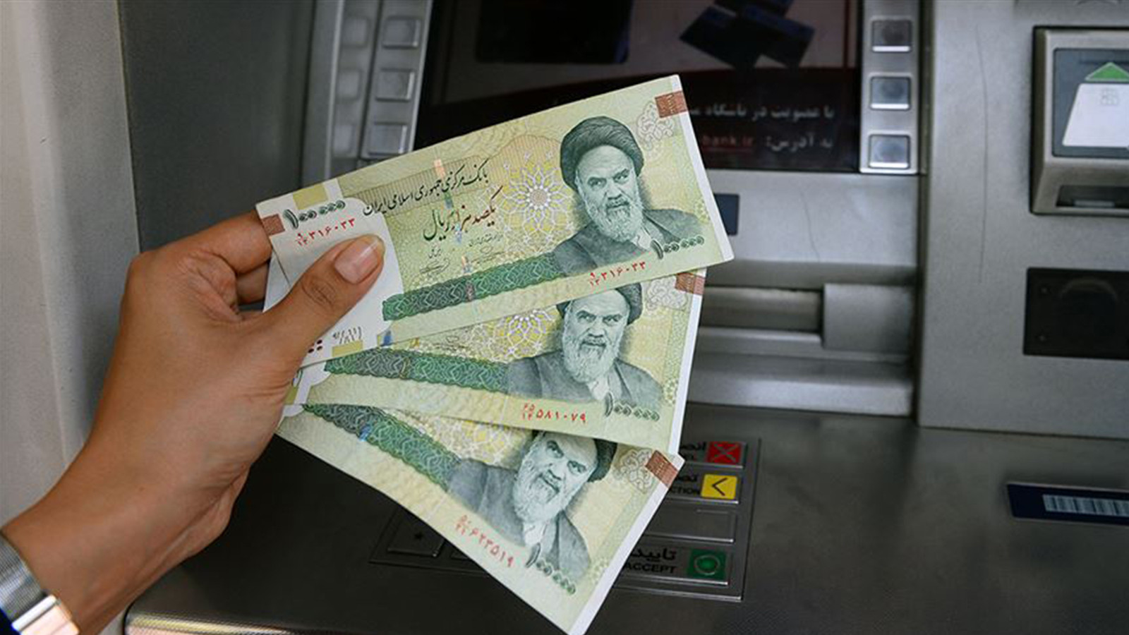 Savaştaki İran'da asgari ücrete dev zam