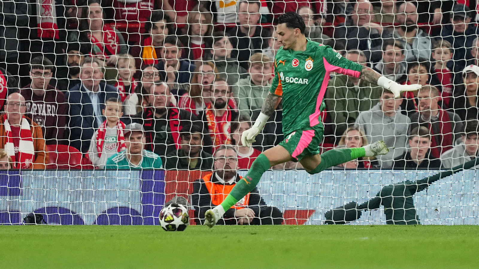 Uğurcan Çakır'dan Şampiyonlar Ligi tarihine geçen istatistik!