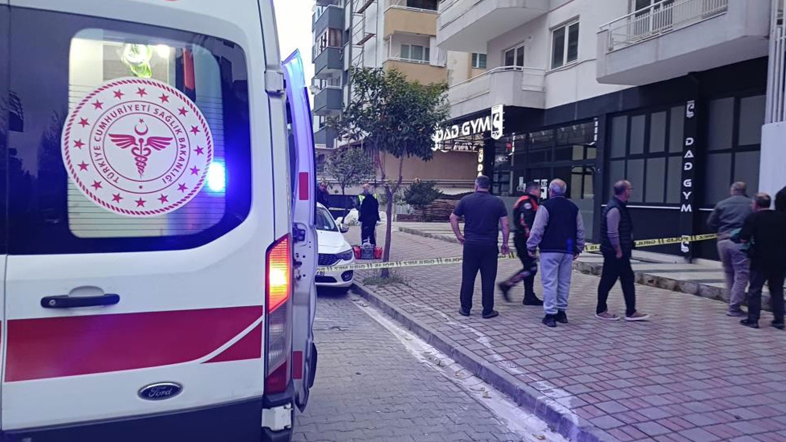 4. kattan zemine düşen 16 yaşındaki kız çocuğu feci şekilde can verdi