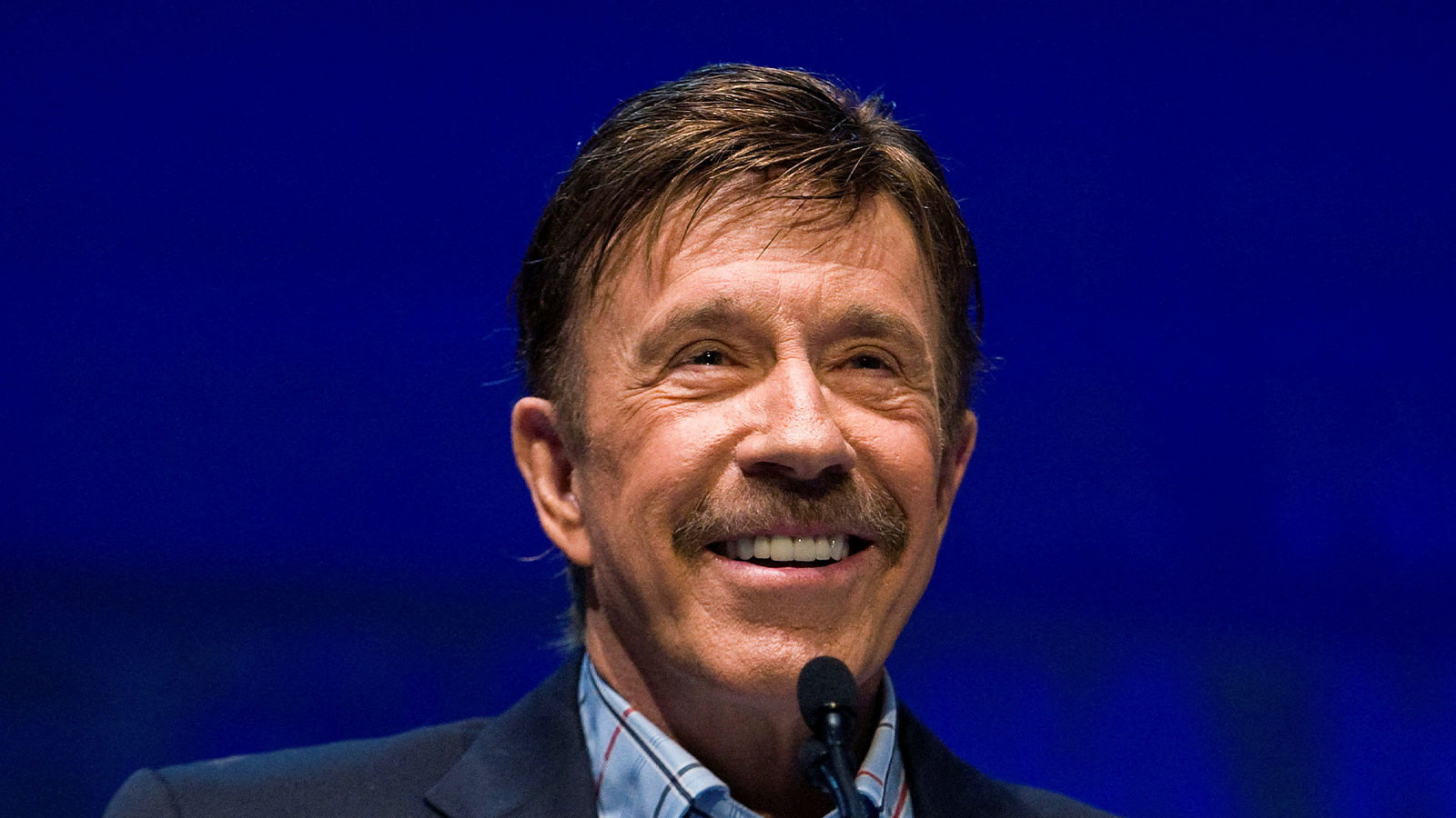 Dünyaca ünlü oyuncu Chuck Norris hayatını kaybetti