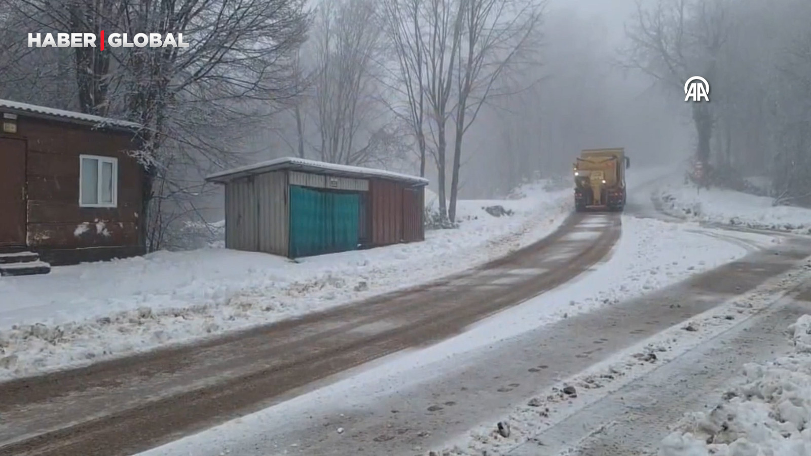 Kocaeli'ye lapa lapa kar yağdı