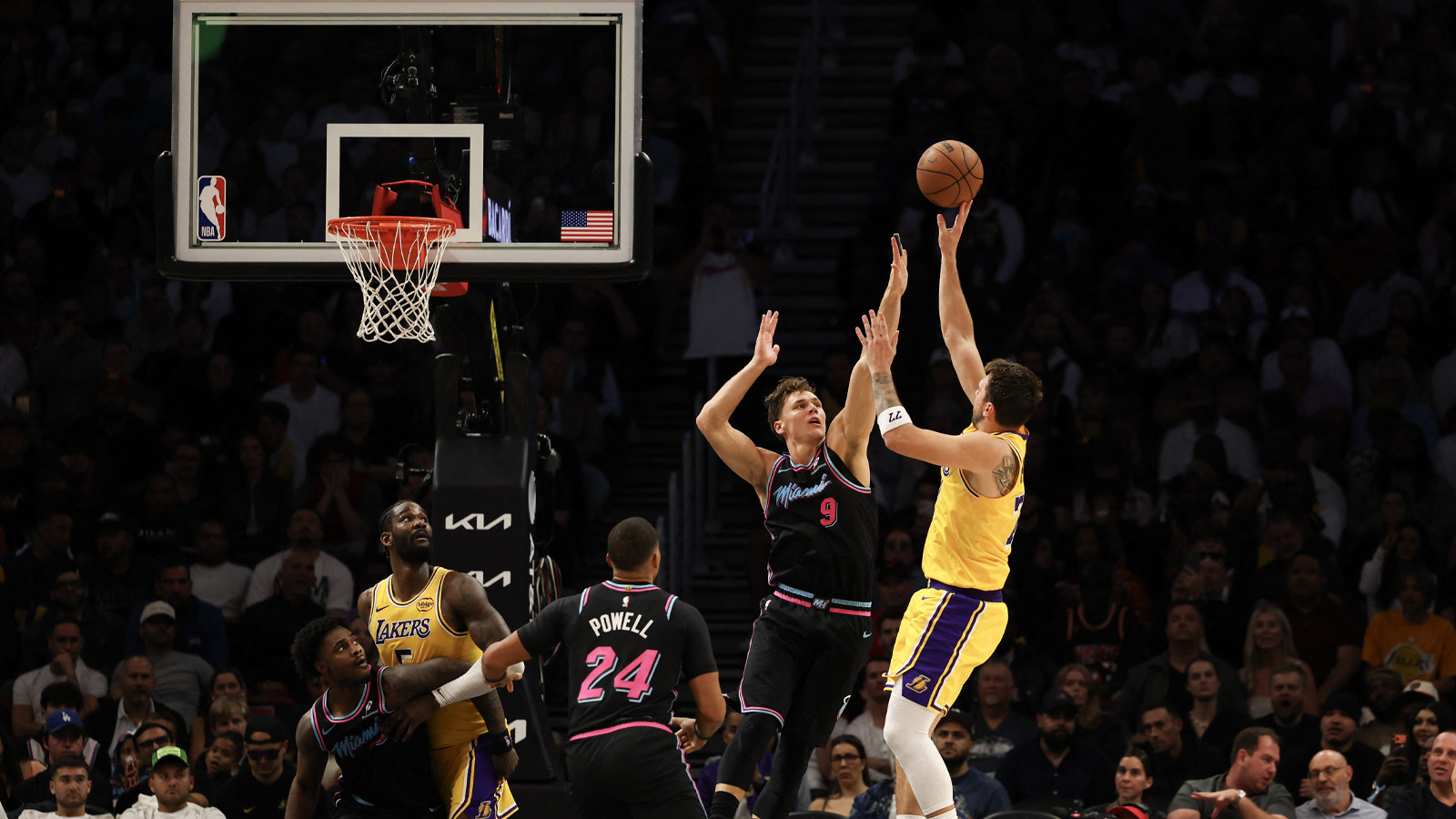 NBA'de Luka Doncic'ten 60 sayılık şov! Kobe Bryant'tan sonra bir ilk